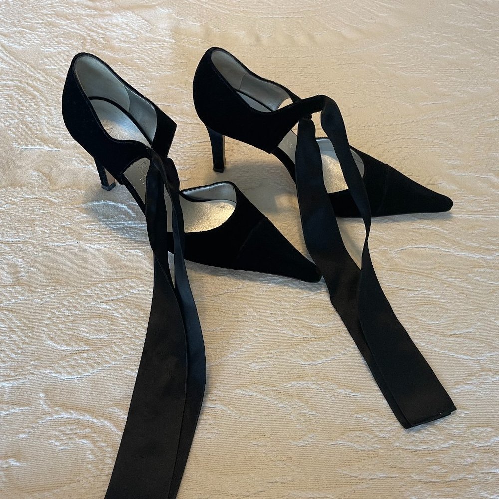 Ann Taylor, black velvet pointy toe heels with satin bow, size 7